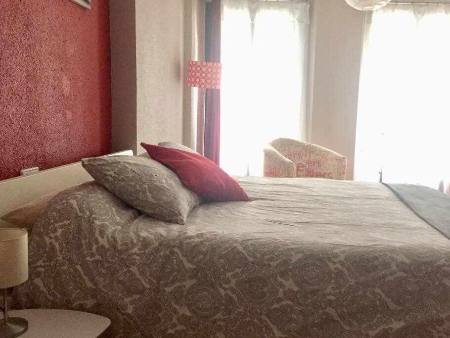Apartamento Ayla Ayuntamiento Пампона Екстериор снимка