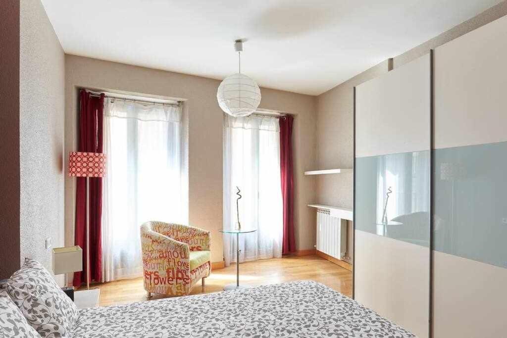 Apartamento Ayla Ayuntamiento Пампона Екстериор снимка