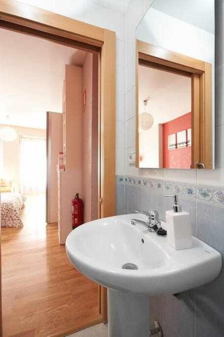 Apartamento Ayla Ayuntamiento Пампона Екстериор снимка